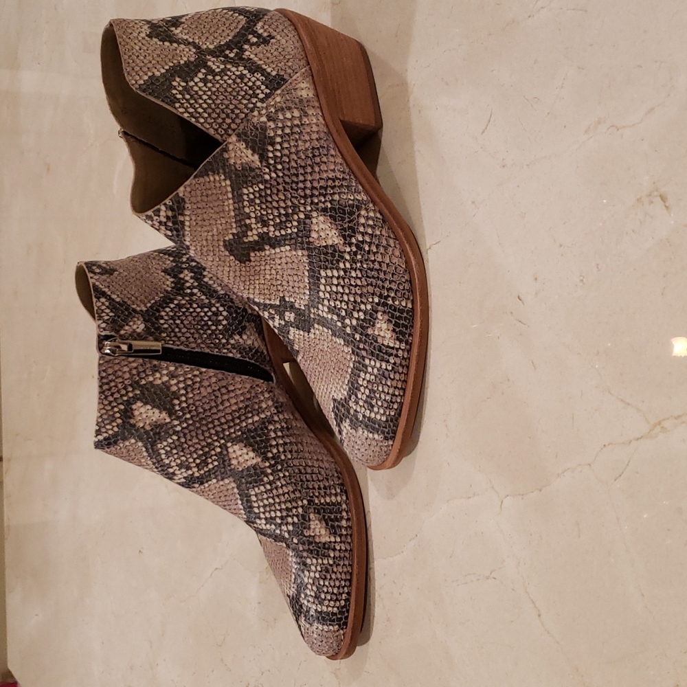 NEW Vince Camuto Arendara Snake Print Bootie